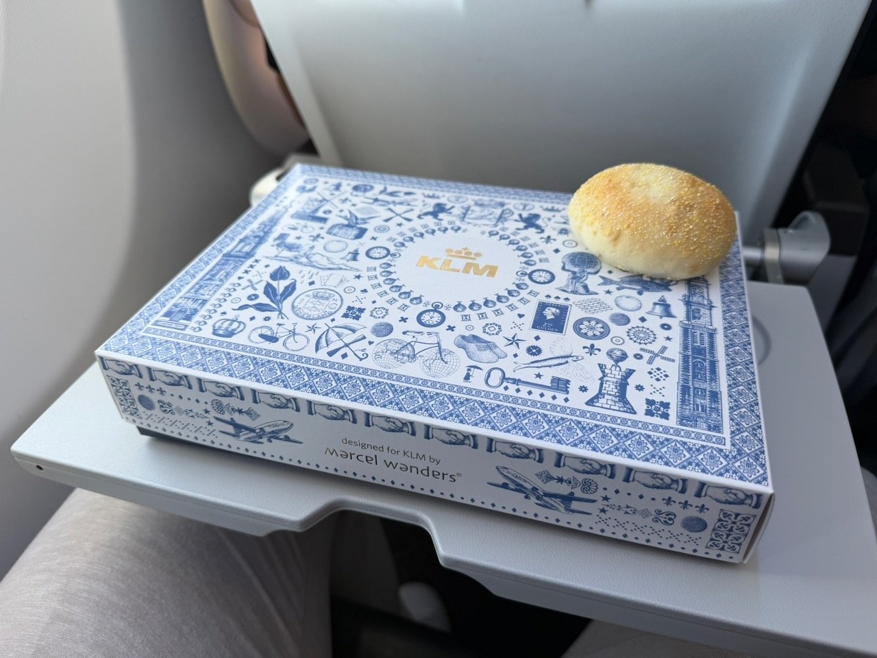 KLM ARN AMS meal box close up on the KLM Amsterdam to Buenos Aires review.