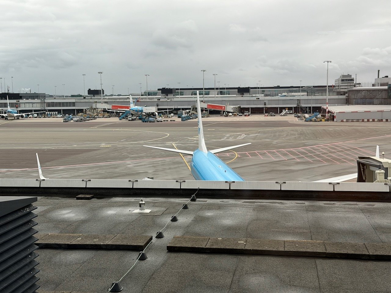 Amsterdam Schiphol gate view on the KLM Amsterdam to Buenos Aires review.