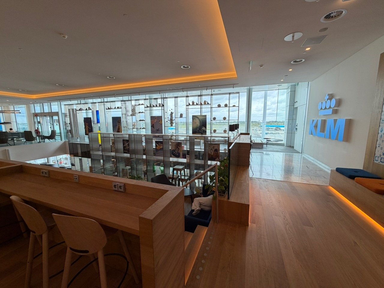 Amsterdam KLM crown lounge upper level on the KLM Amsterdam to Buenos Aires review.