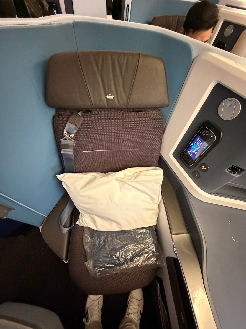 KLM AMS EZE business class seat top view on the KLM Amsterdam to Buenos Aires review.