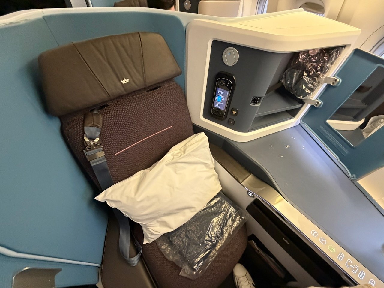 KLM AMS EZE business class seat console on the KLM Amsterdam to Buenos Aires review.