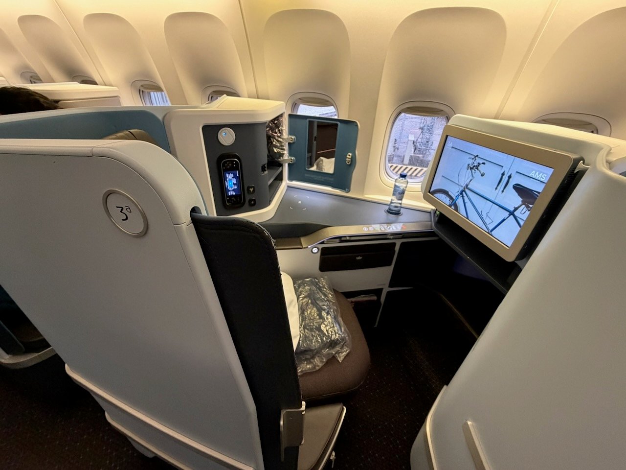 KLM AMS EZE business class seat overview on the KLM Amsterdam to Buenos Aires review.