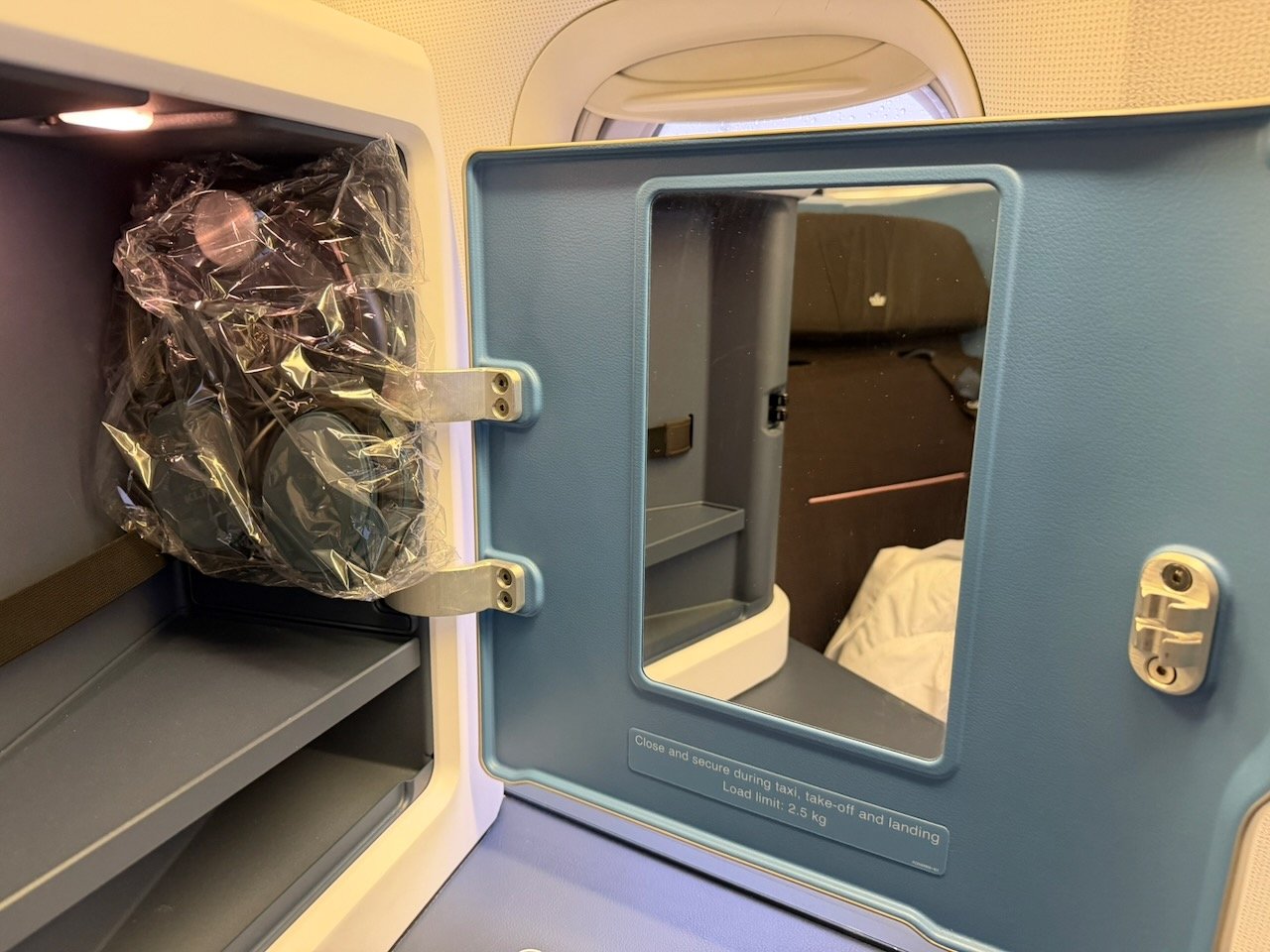 KLM AMS EZE seat mirror and storage on the KLM Amsterdam to Buenos Aires review.