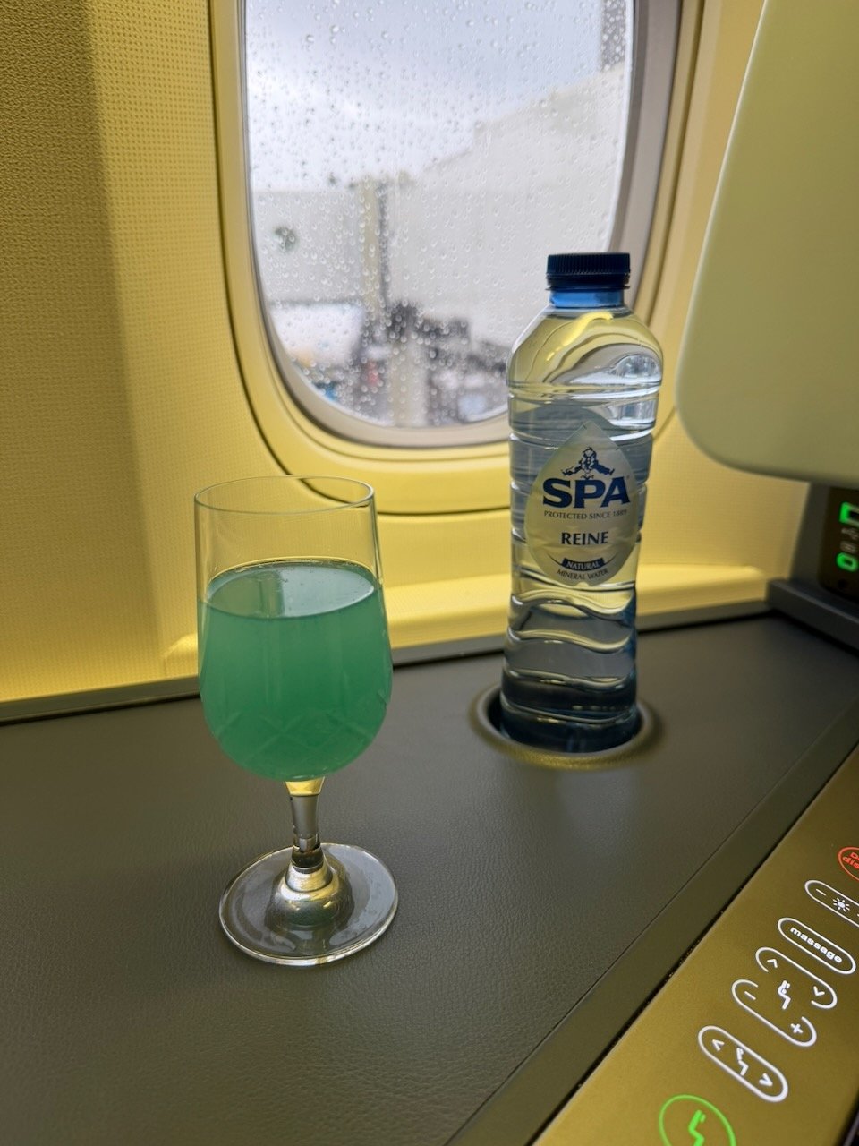 KLM AMS EZE welcome drink on the KLM Amsterdam to Buenos Aires review.