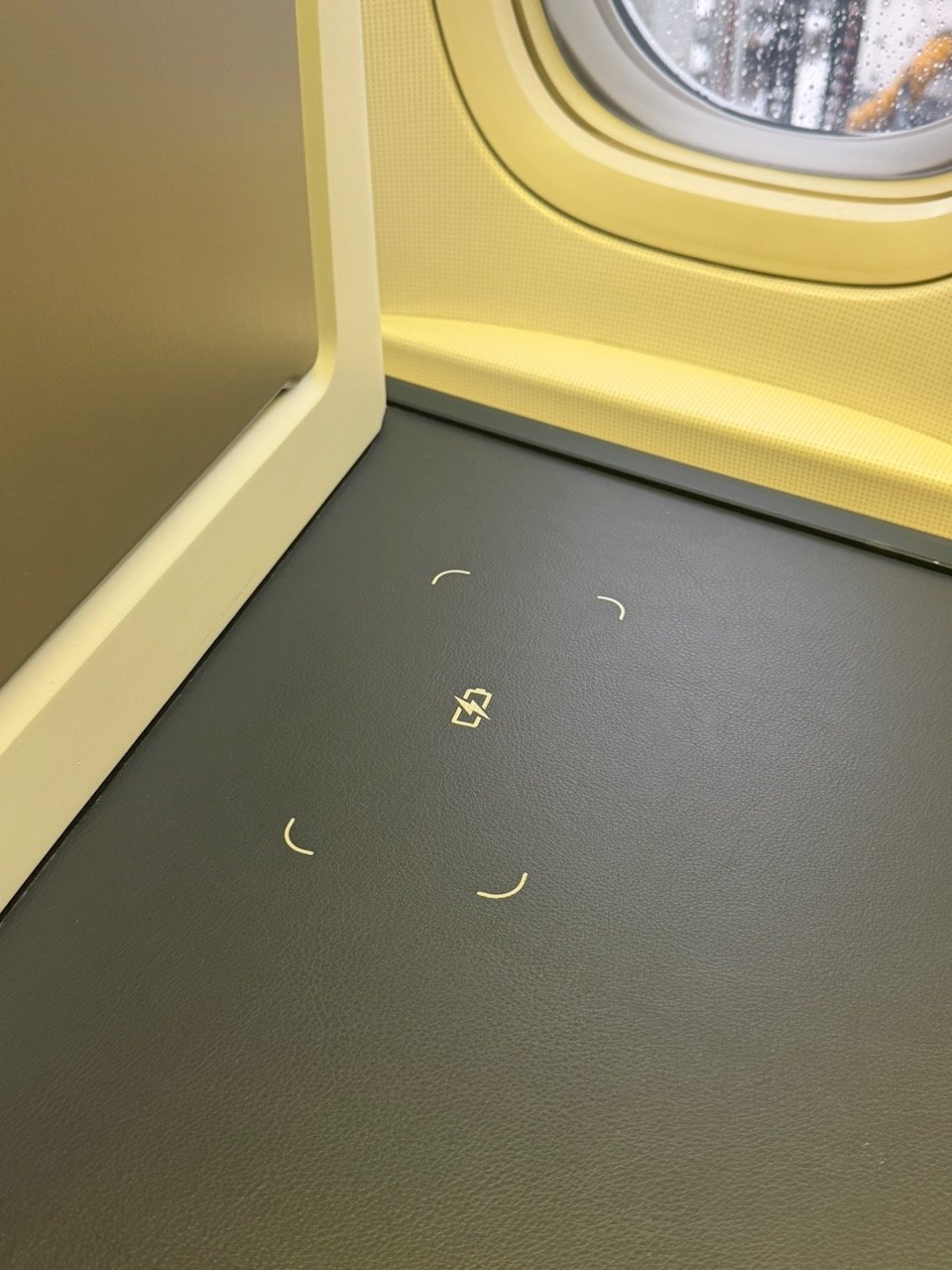 KLM AMS EZE wireless charging pad on the KLM Amsterdam to Buenos Aires review.