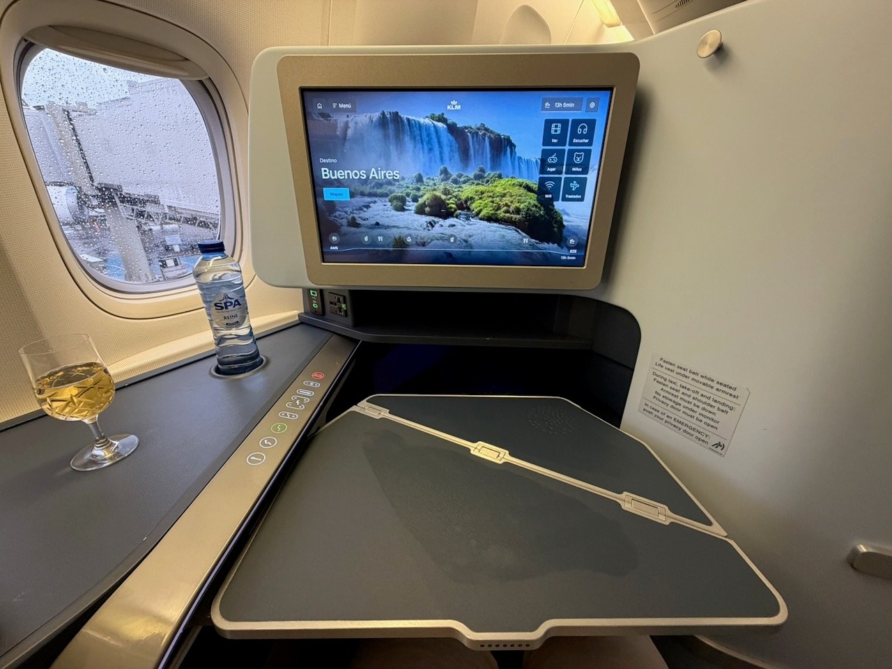 KLM AMS EZE tray table deployed on the KLM Amsterdam to Buenos Aires review.