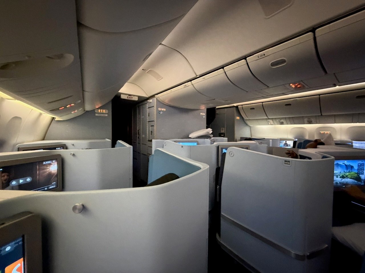 KLM AMS EZE business class cabin on the KLM Amsterdam to Buenos Aires review.