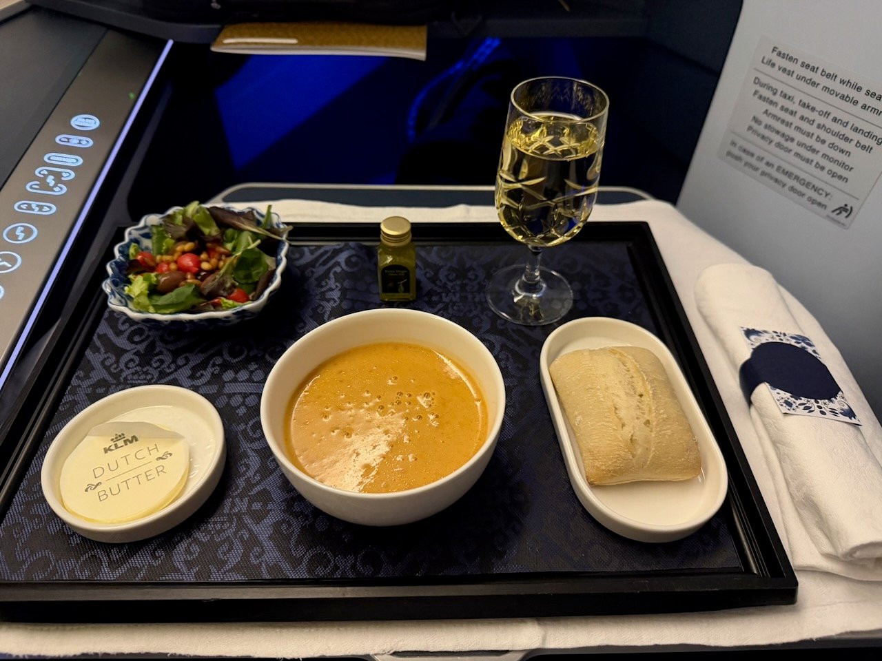 KLM AMS EZE dinner tray on the KLM Amsterdam to Buenos Aires review.
