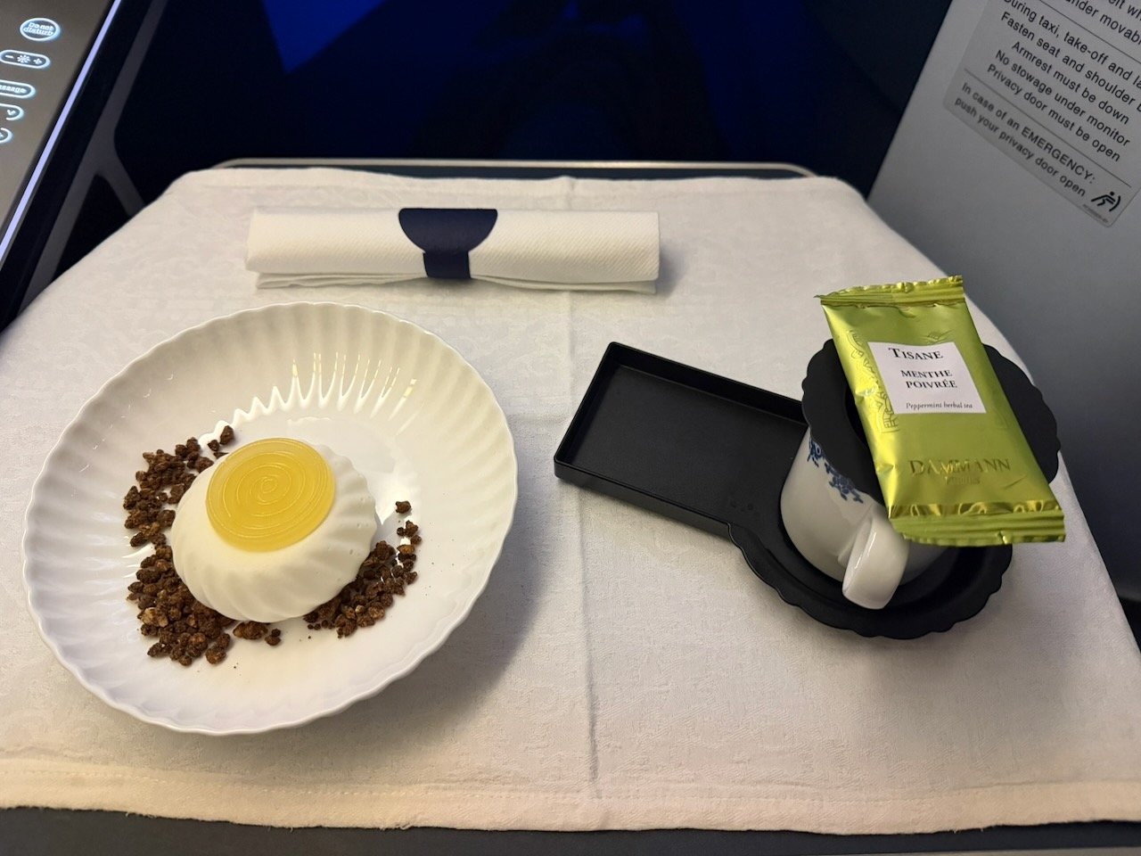 KLM AMS EZE dessert and herbal tea on the KLM Amsterdam to Buenos Aires review.
