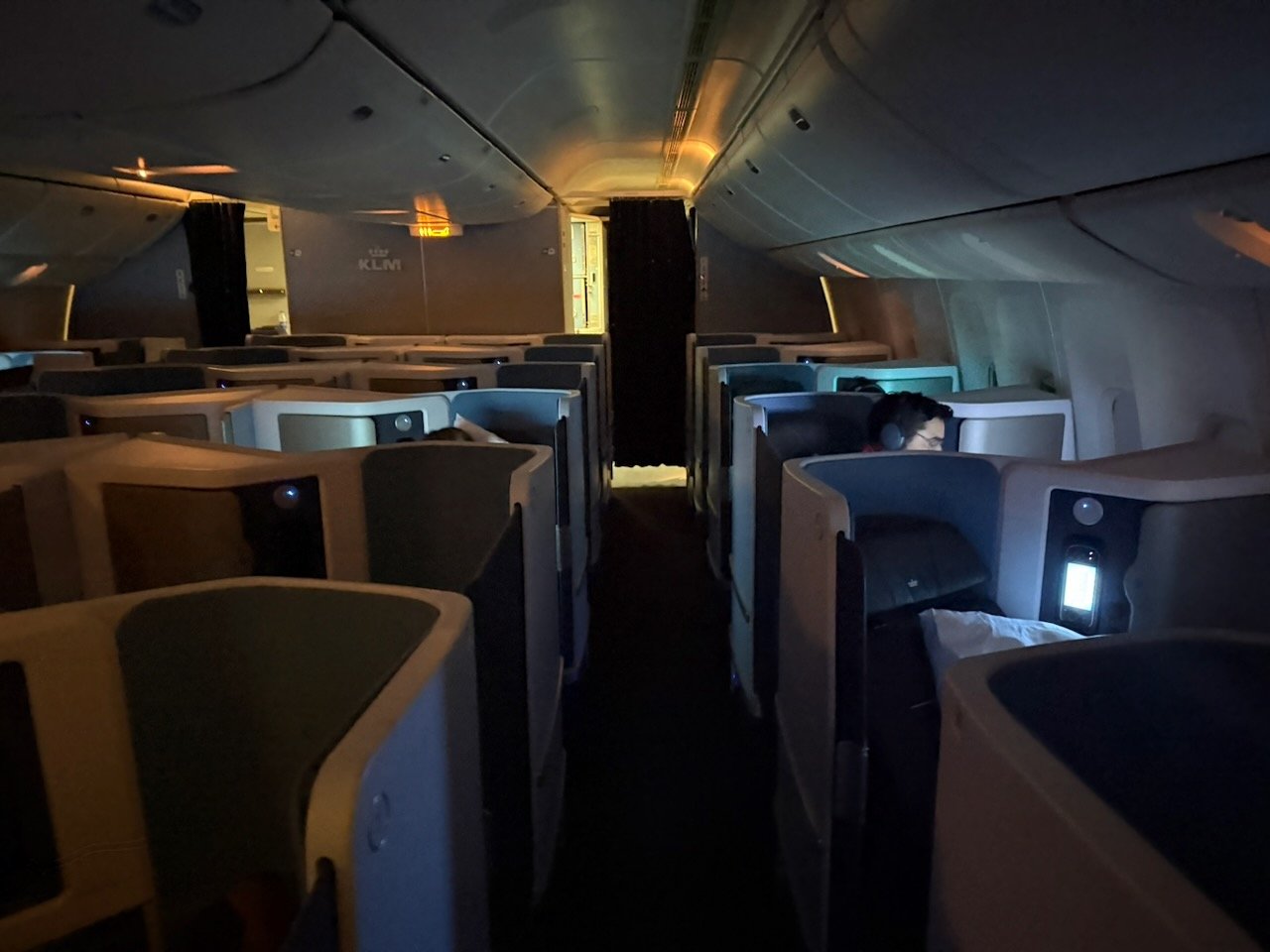 KLM AMS EZE night cabin on the KLM Amsterdam to Buenos Aires review.