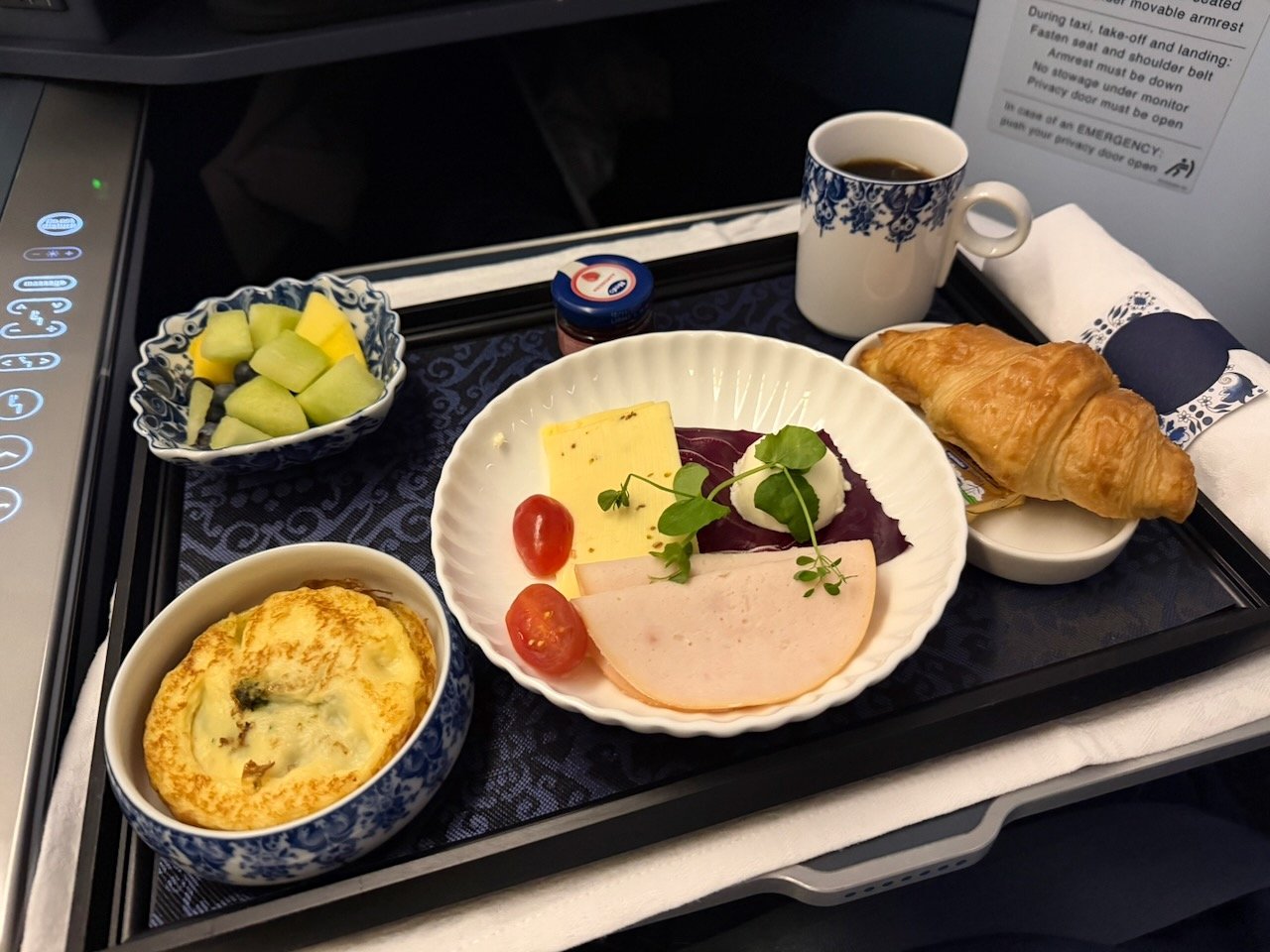 KLM AMS EZE breakfast tray on the KLM Amsterdam to Buenos Aires review.
