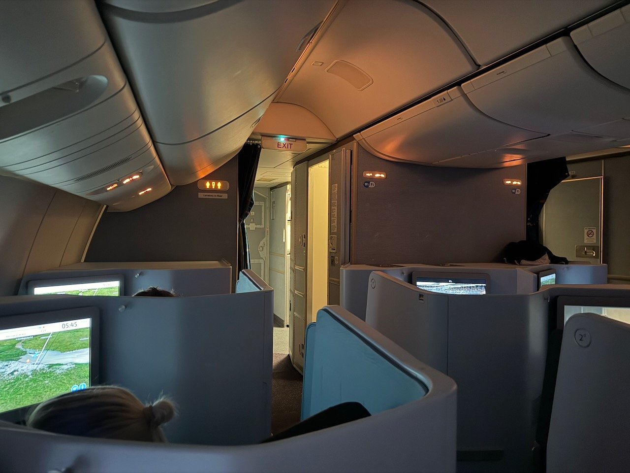 KLM AMS EZE cabin before landing on the KLM Amsterdam to Buenos Aires review.