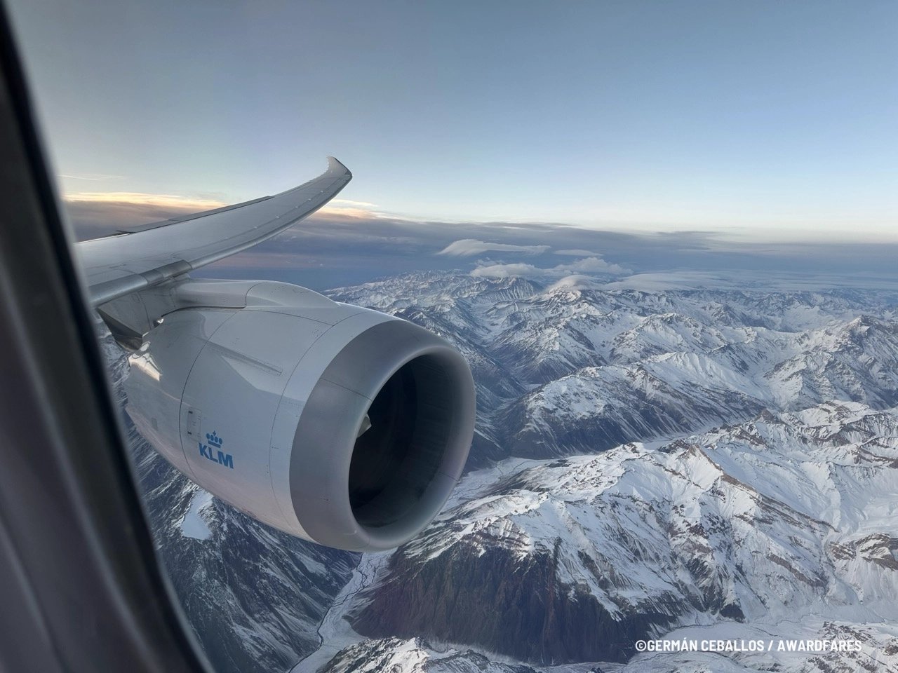 Wing view of the Boeing 787-9 with the Andes in the background.