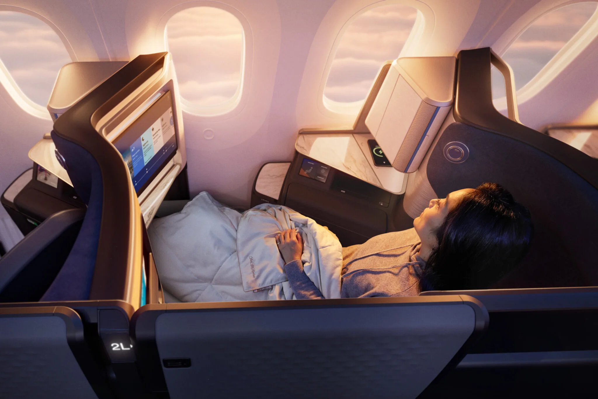 United Airlines reveal new cabin interiors on their 787-9, including Polaris Studio Suites