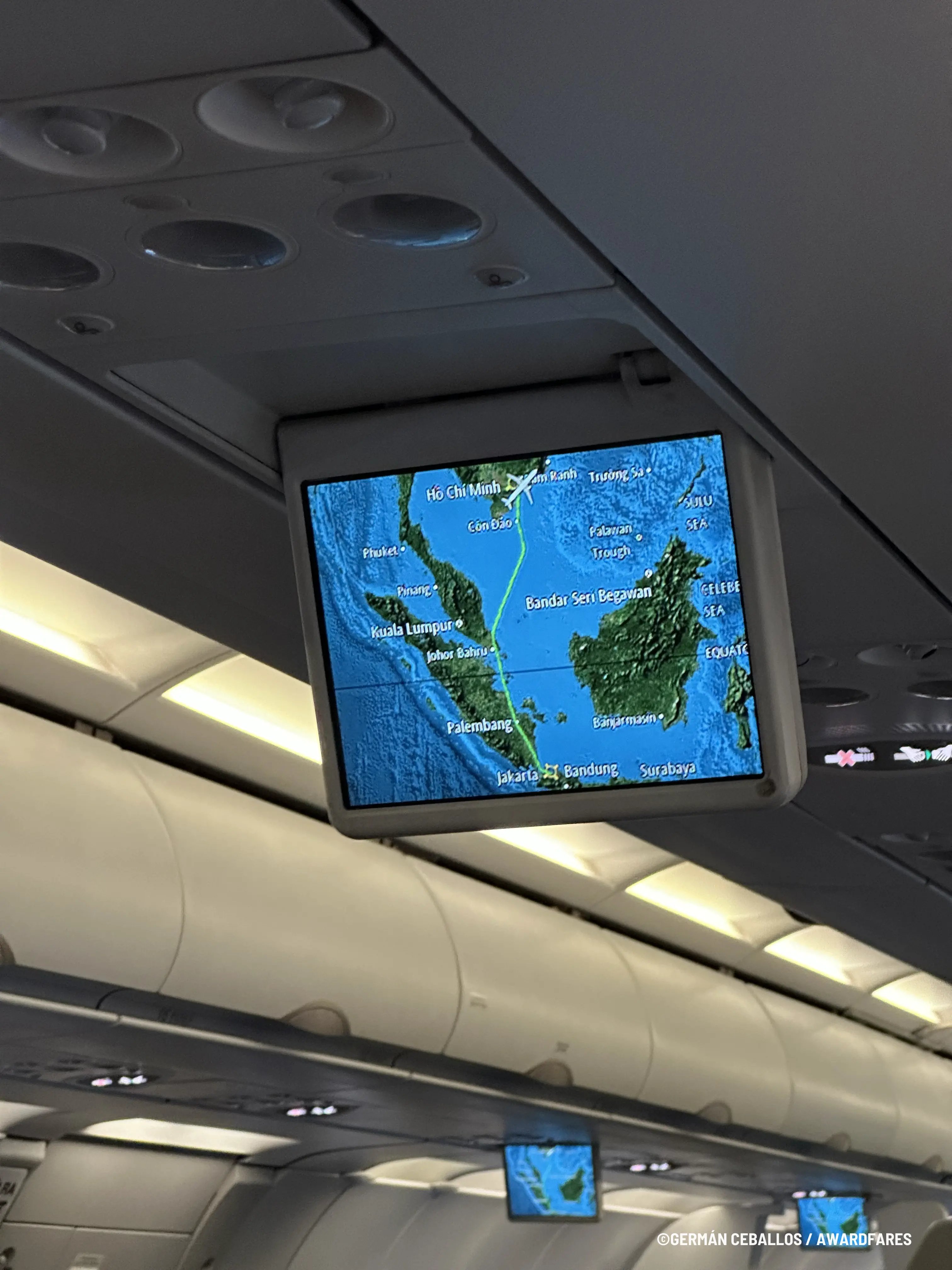 Vietnam Airlines Economy Class inflight magazine (A321) Jakarta to Ho Chi Minh