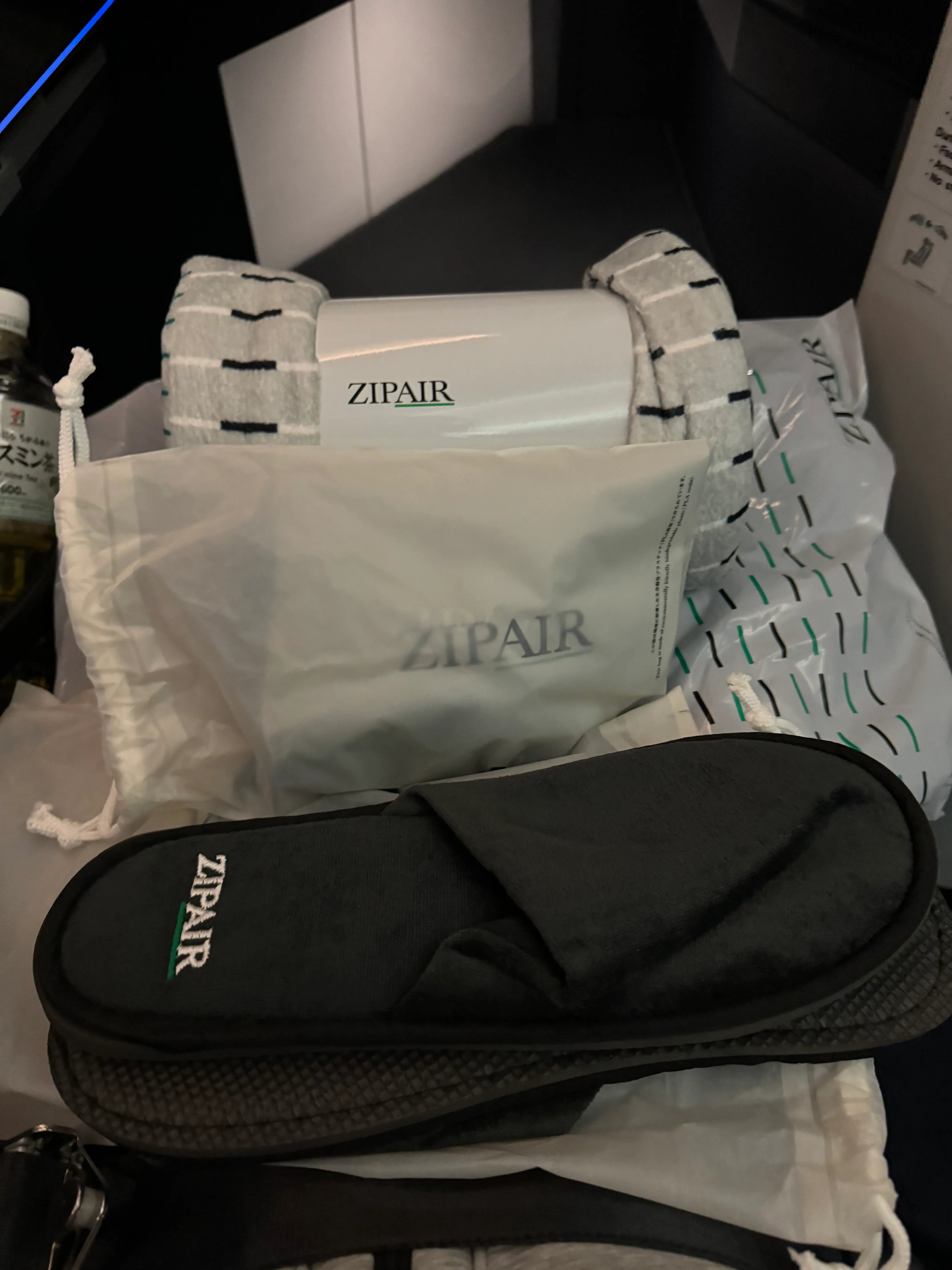 The soft, branded ZIPAIR blanket.